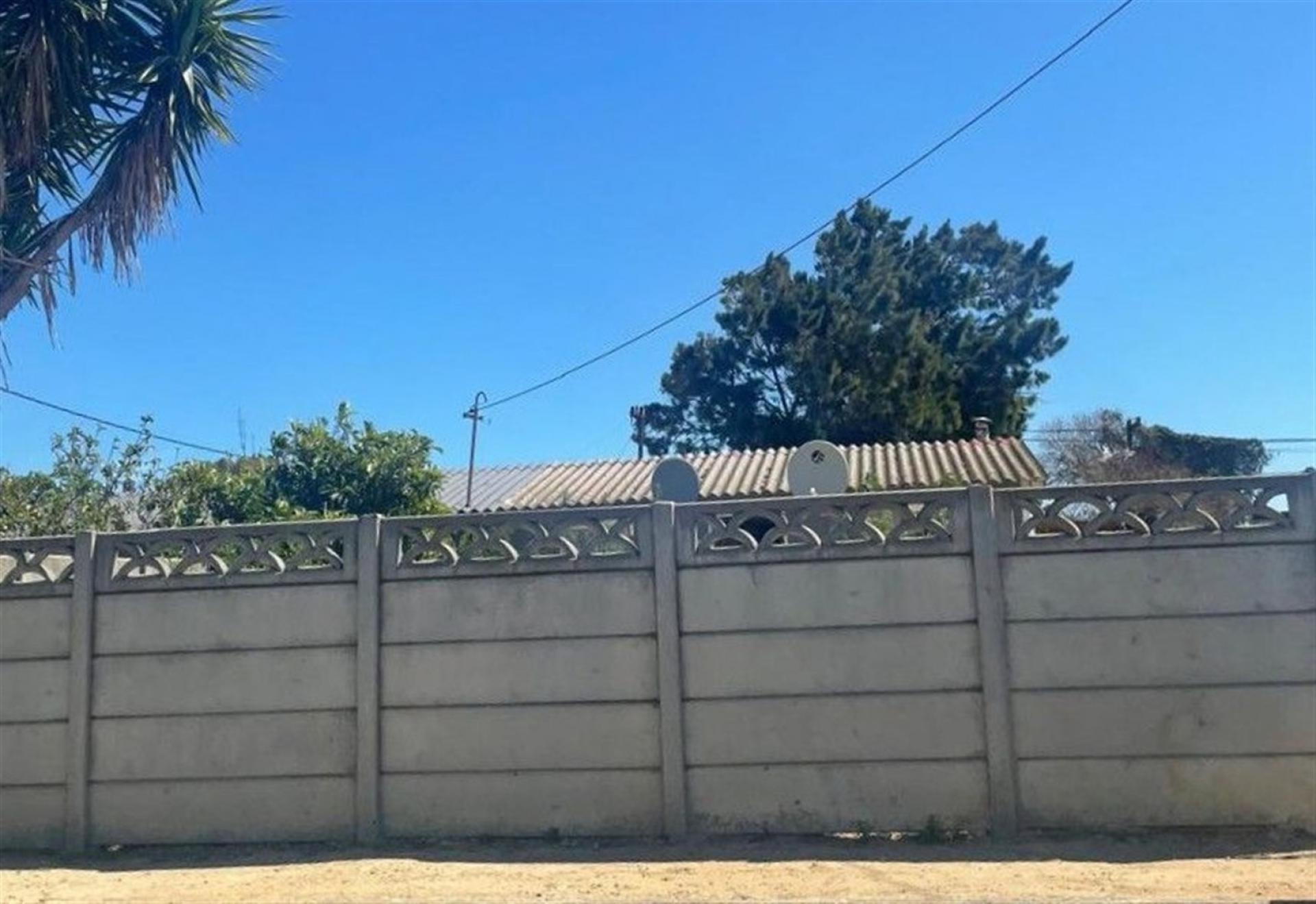 Front View of property in Rusthof