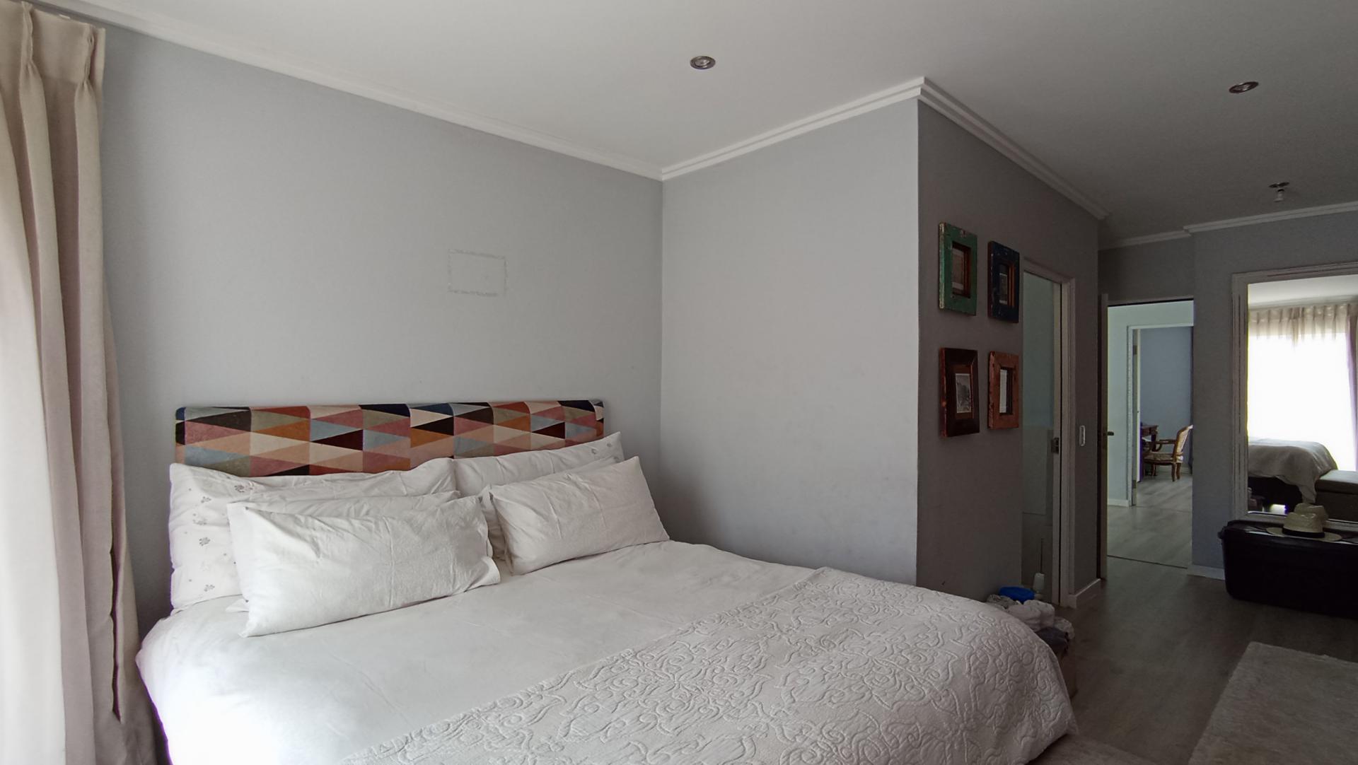 Bed Room 2 - 22 square meters of property in Bryanston