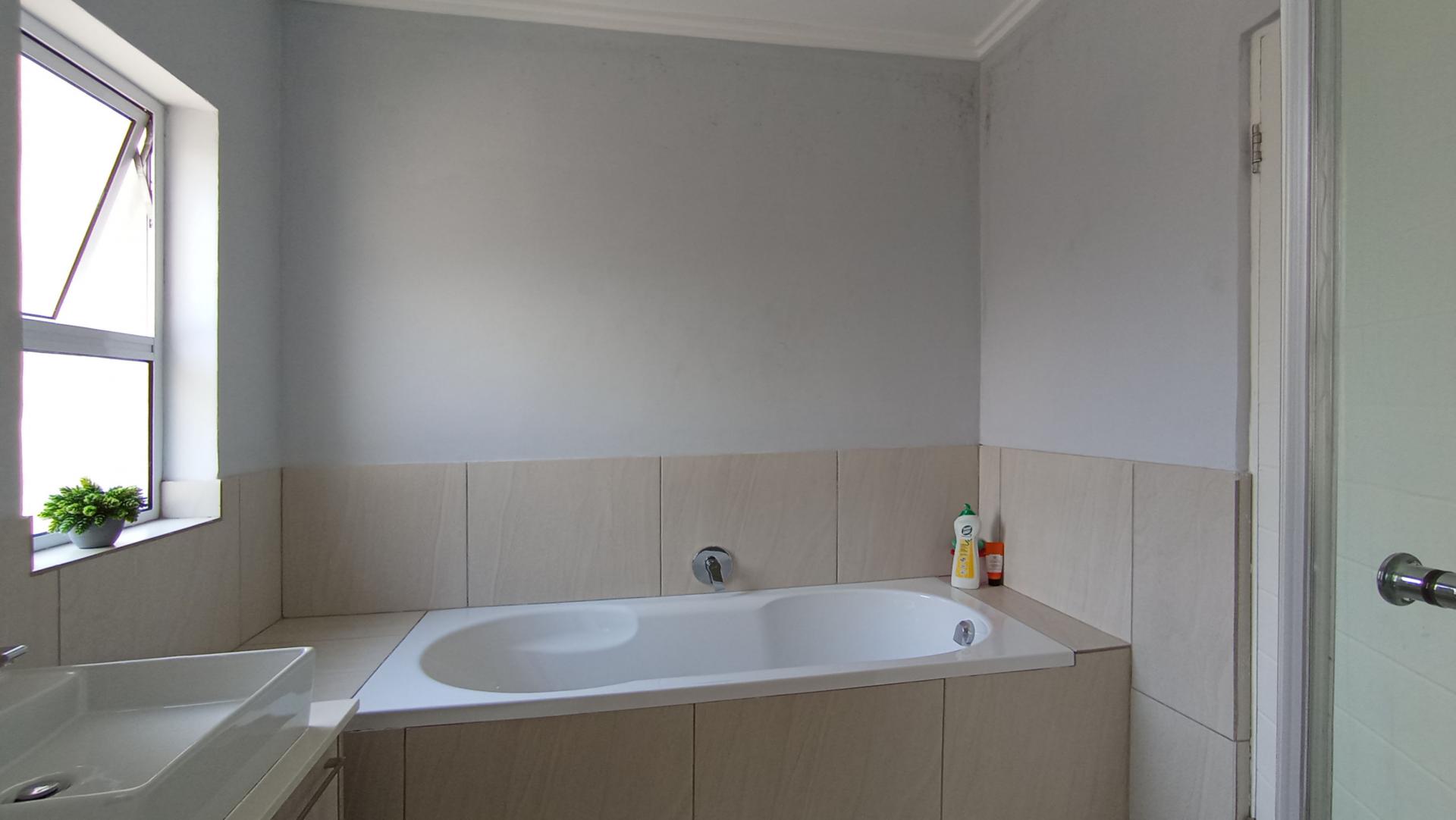 Main Bathroom - 8 square meters of property in Bryanston