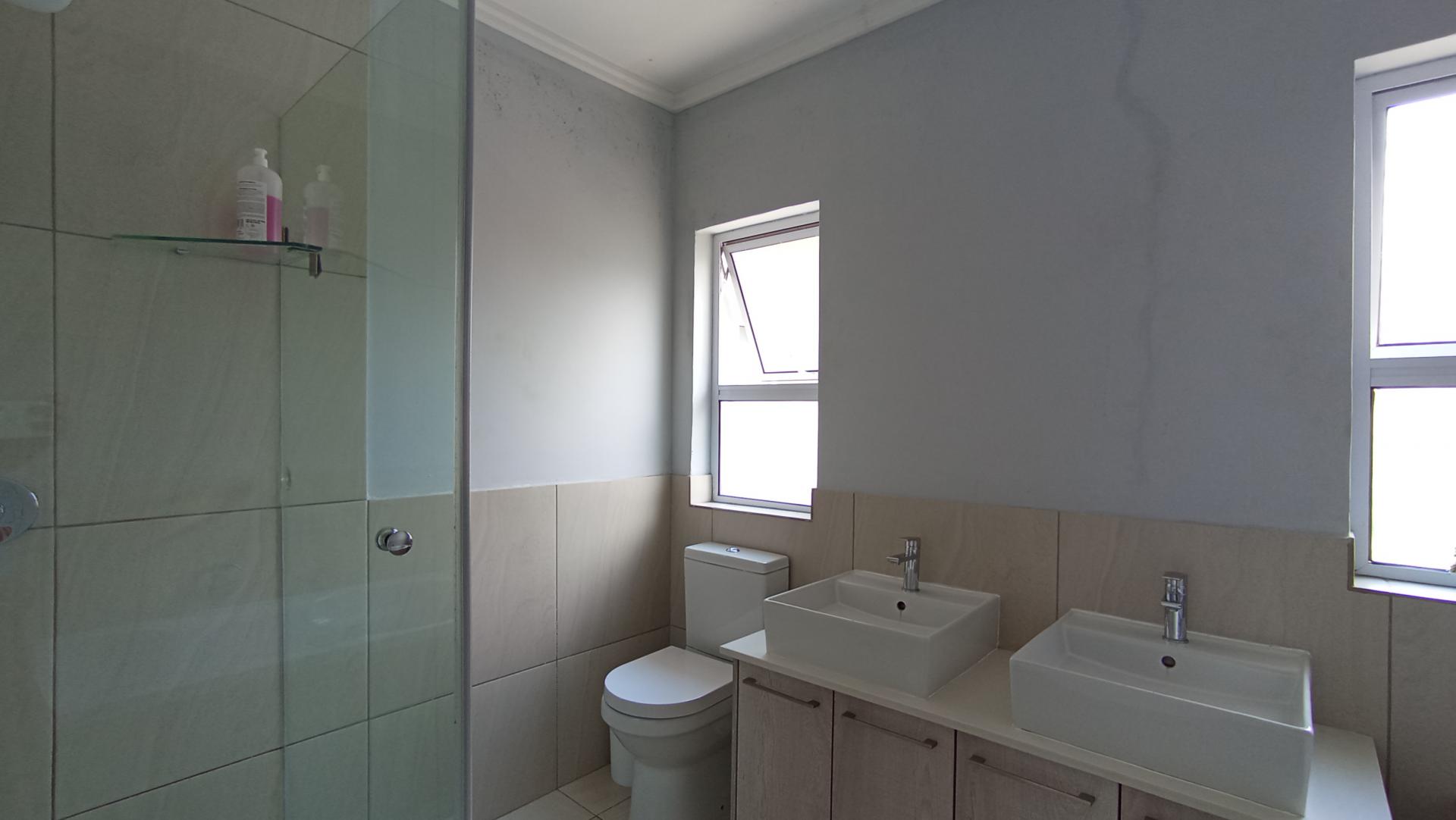 Main Bathroom - 8 square meters of property in Bryanston