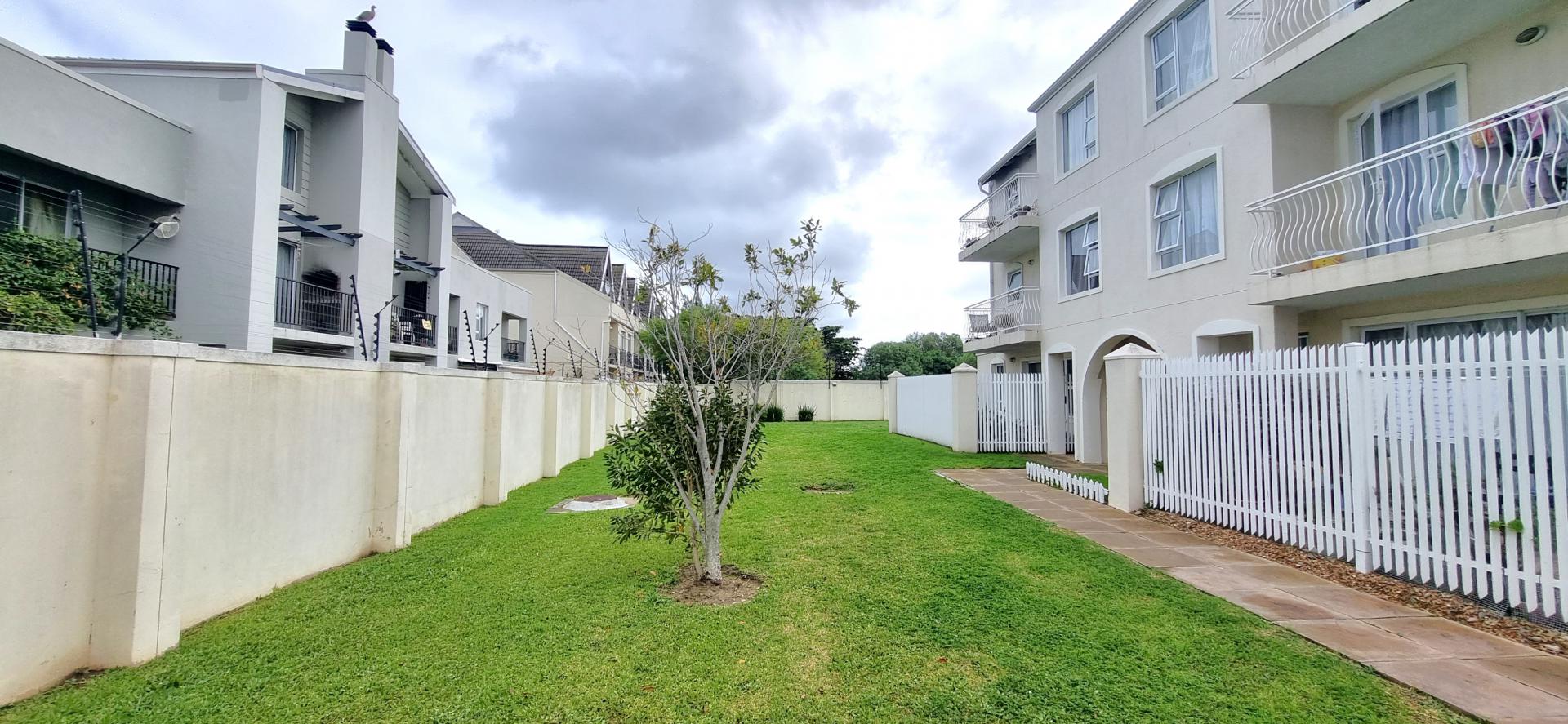 2 Bedroom Apartment for Sale For Sale in Gordons Bay MR584
