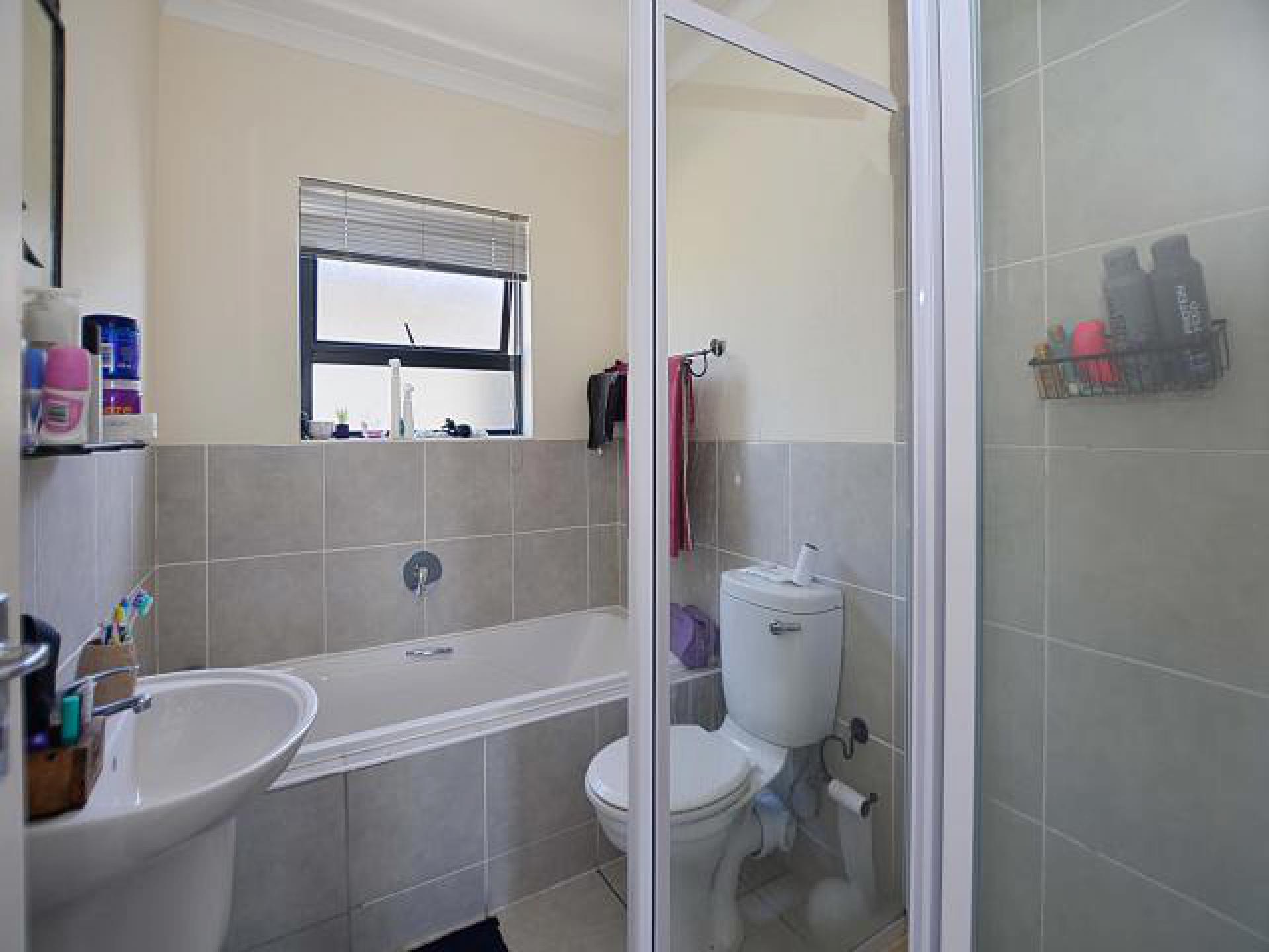 Bathroom 1 of property in Parklands