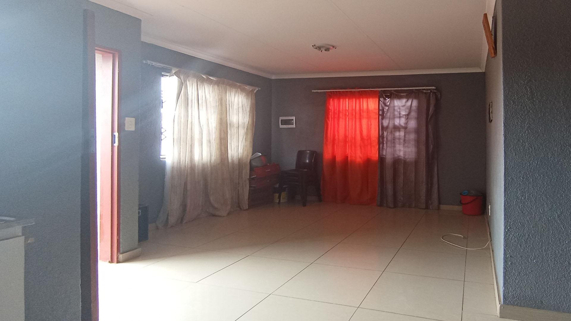 Kitchen - 9 square meters of property in Soshanguve