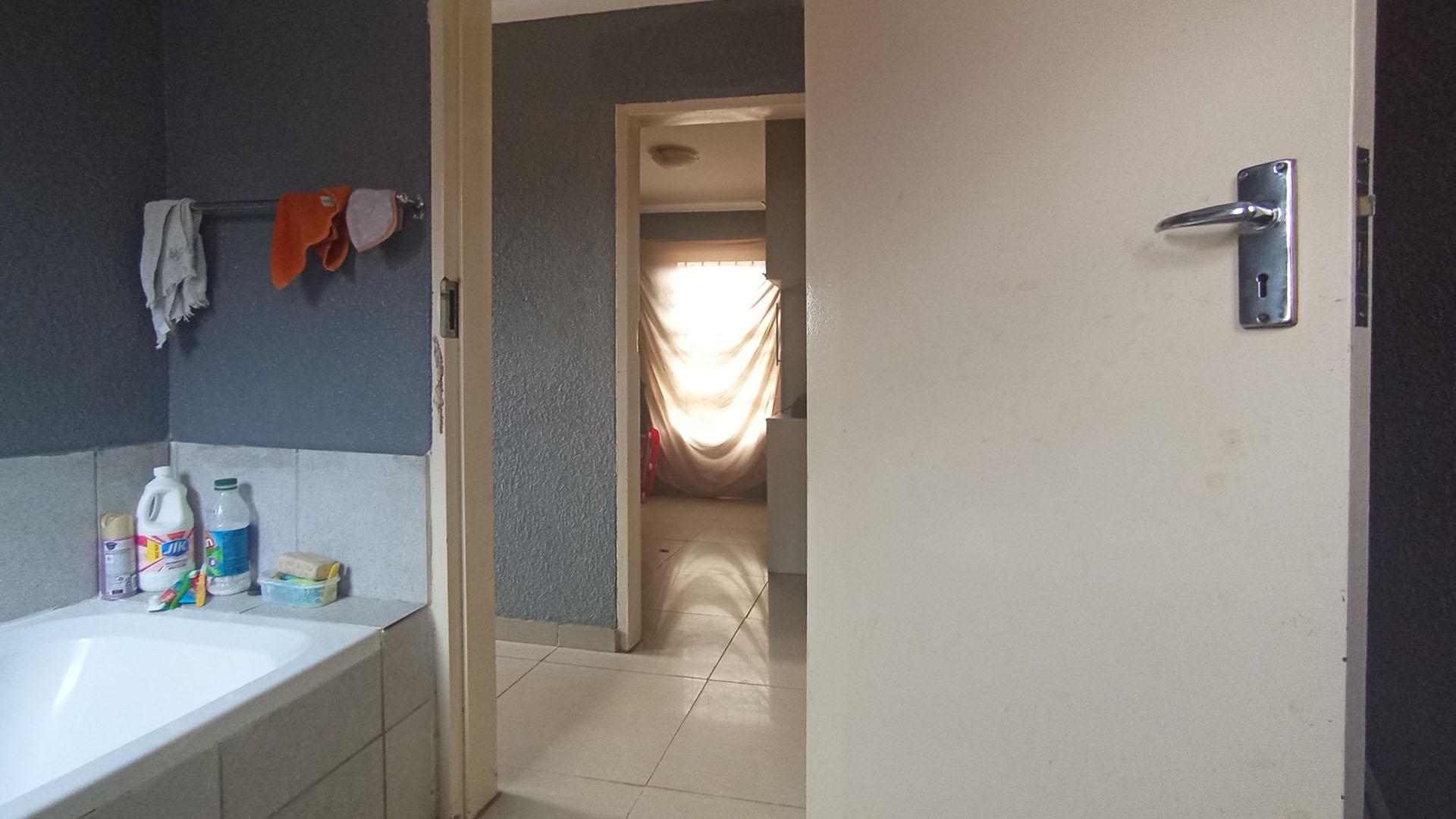 Bathroom 1 - 5 square meters of property in Soshanguve