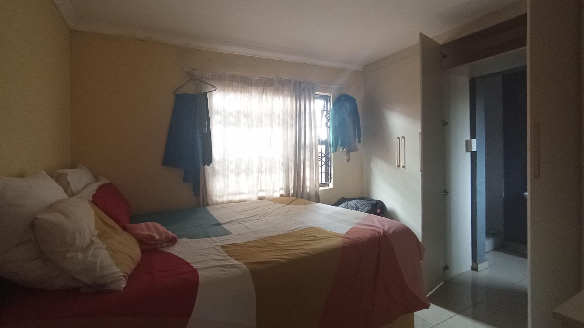 Main Bedroom - 13 square meters of property in Soshanguve