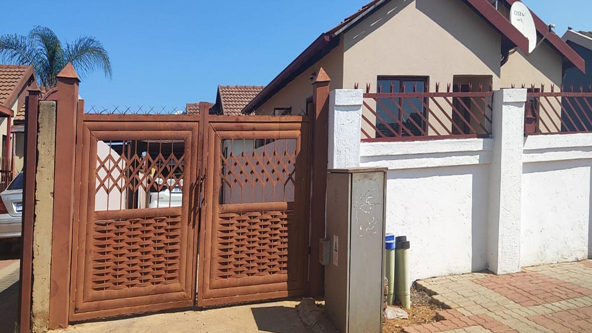 Front View of property in Soshanguve