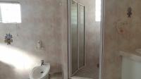 Main Bathroom - 9 square meters of property in Bordeaux