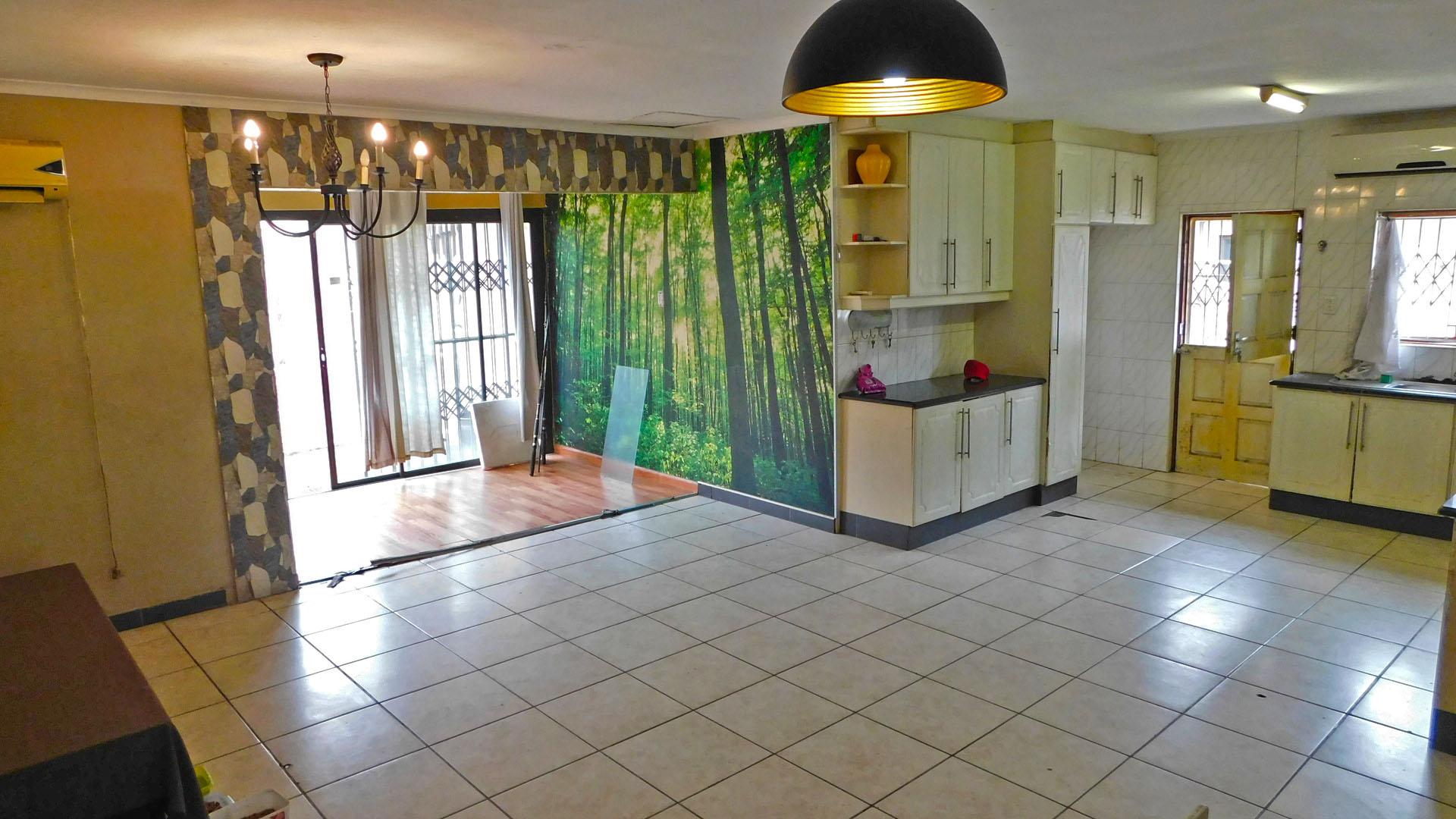 Lounges - 32 square meters of property in Tongaat