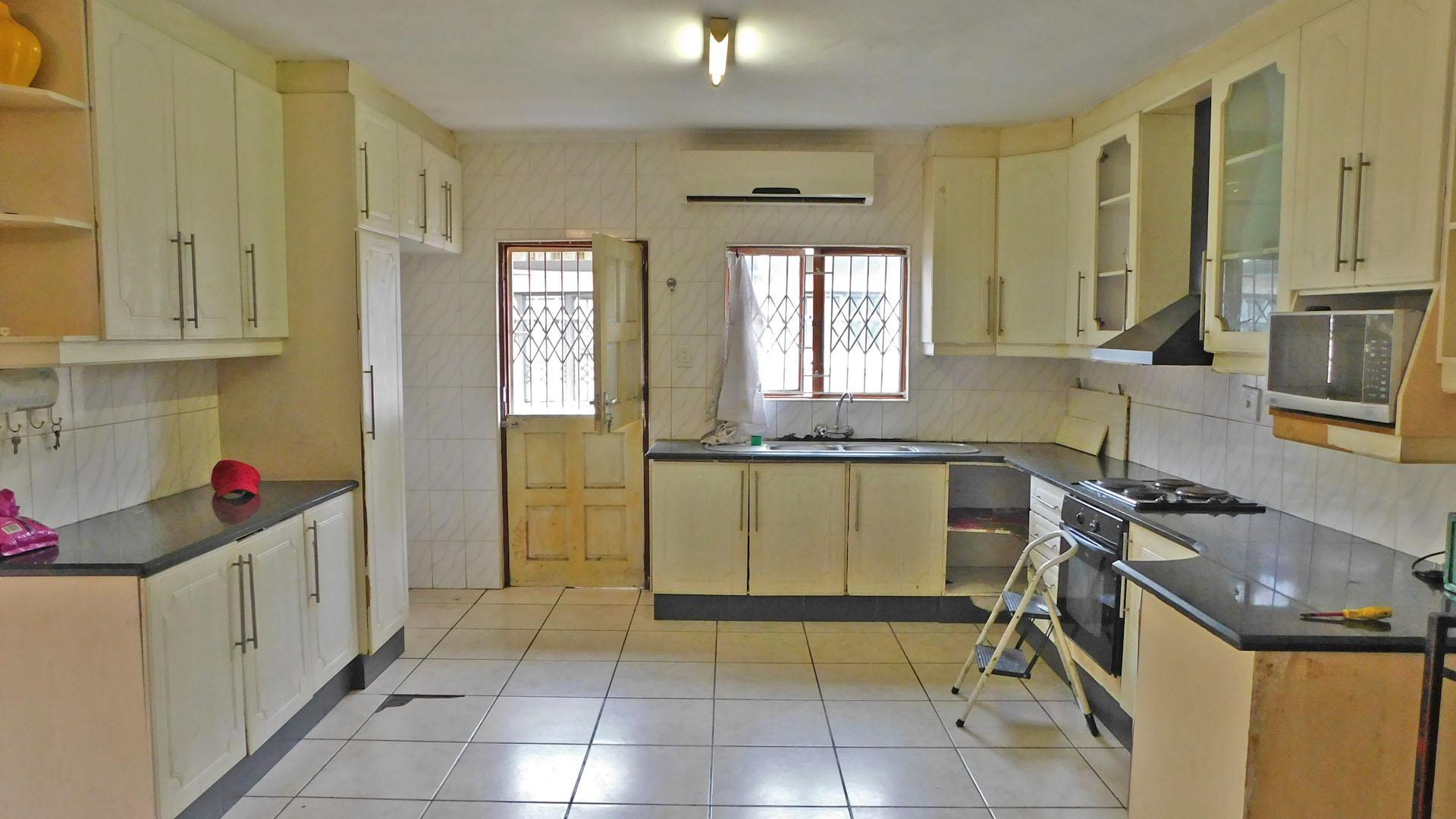 Kitchen - 16 square meters of property in Tongaat