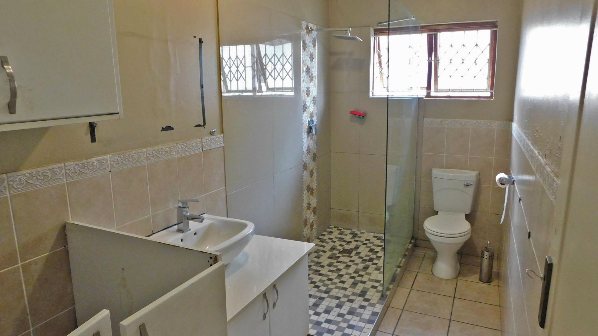 Bathroom 1 - 7 square meters of property in Tongaat