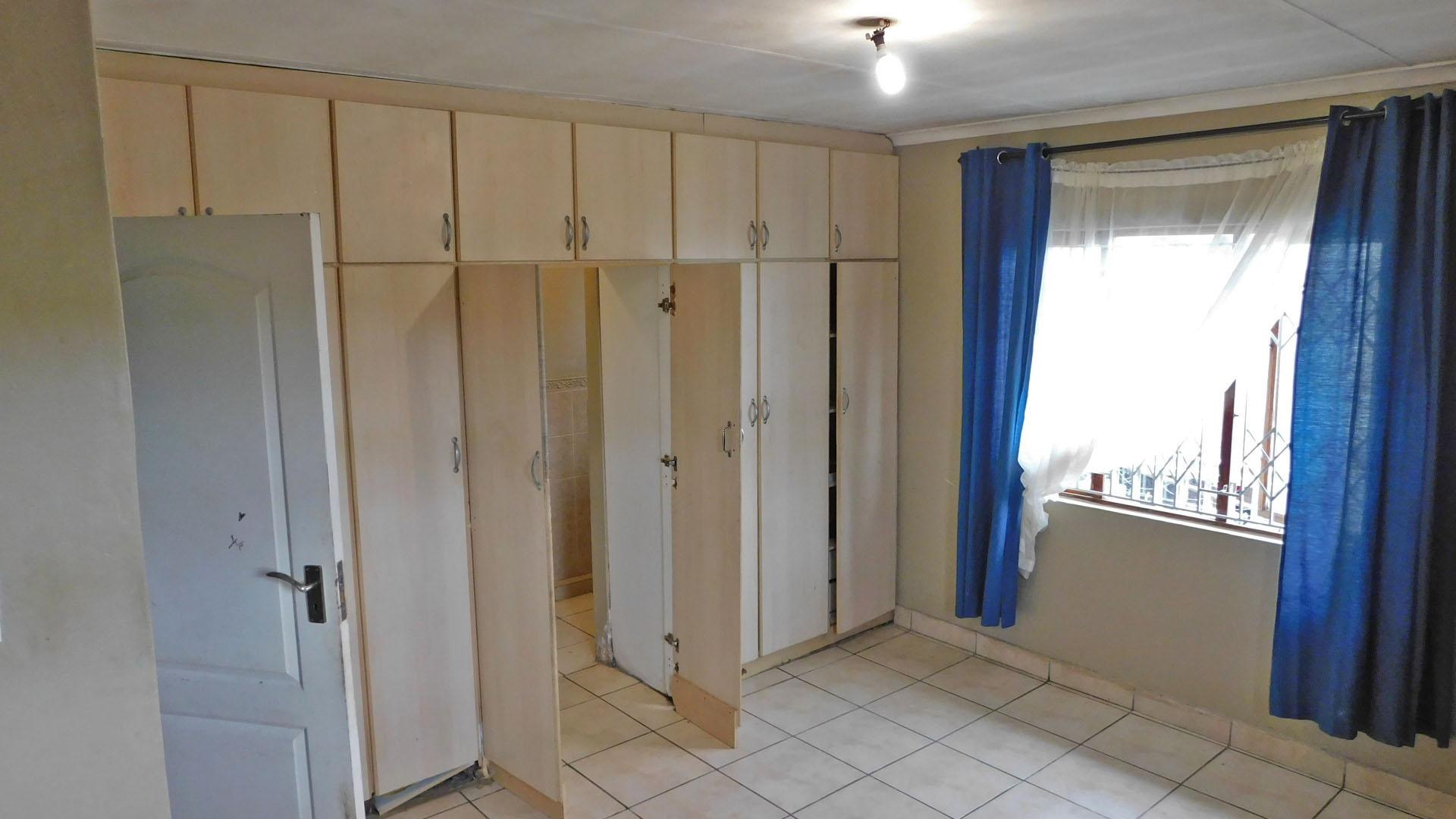 Main Bedroom - 21 square meters of property in Tongaat