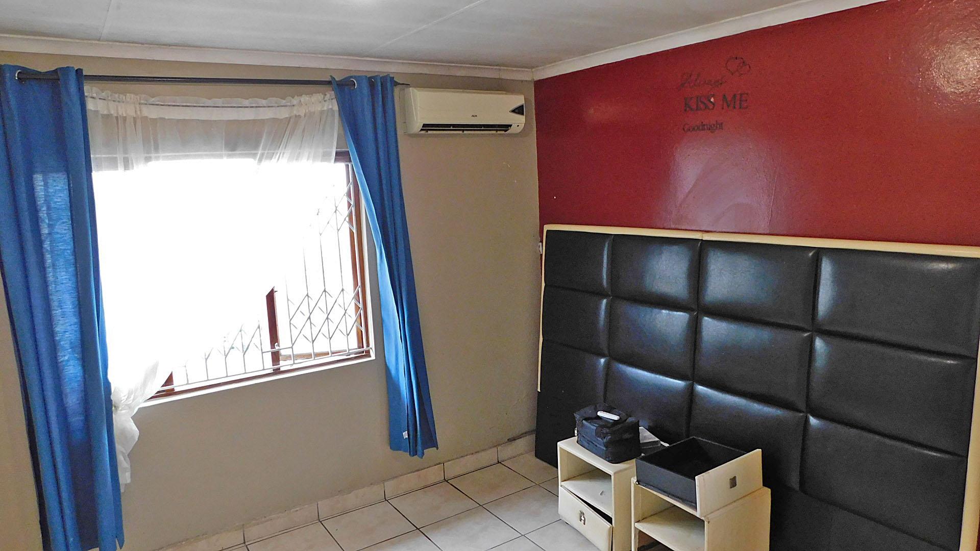 Main Bedroom - 21 square meters of property in Tongaat