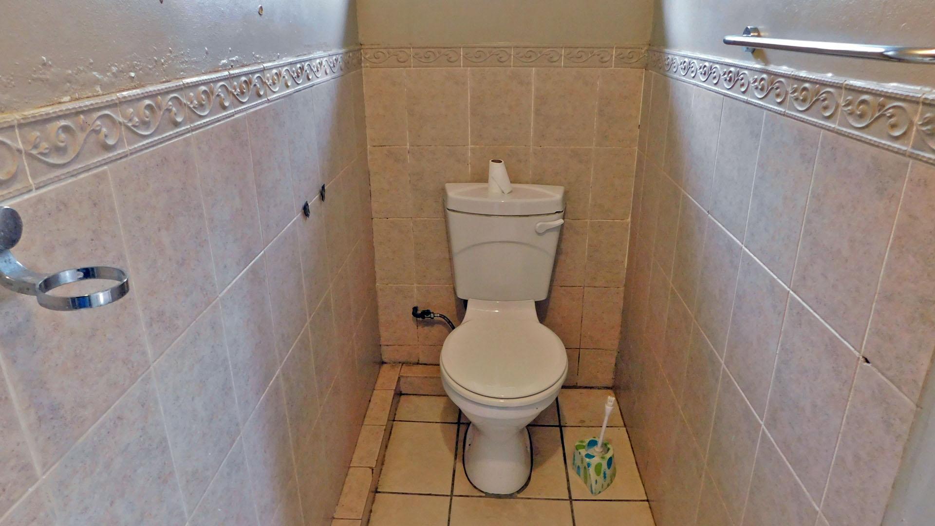 Bathroom 1 - 7 square meters of property in Tongaat
