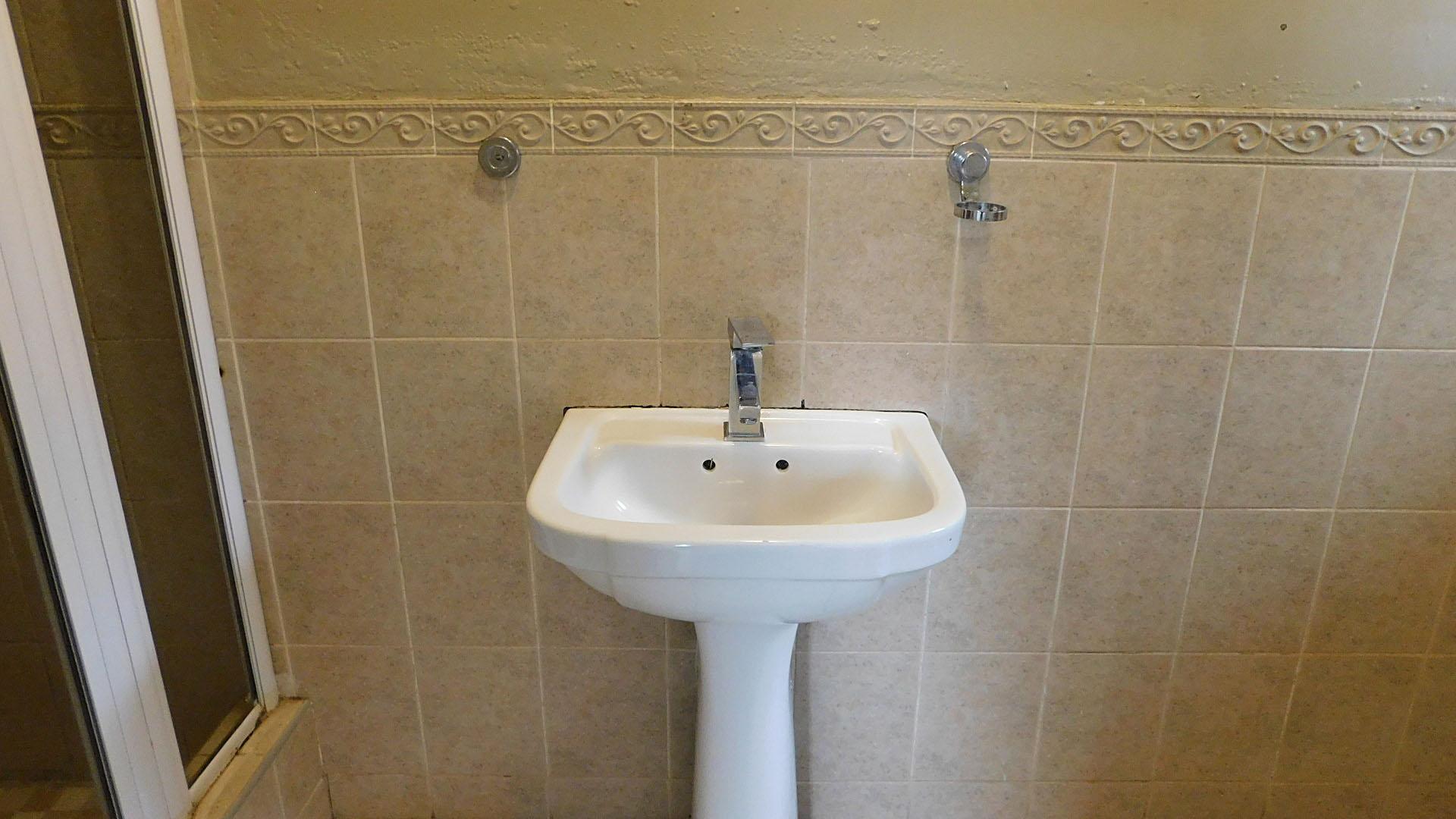 Bathroom 1 - 7 square meters of property in Tongaat