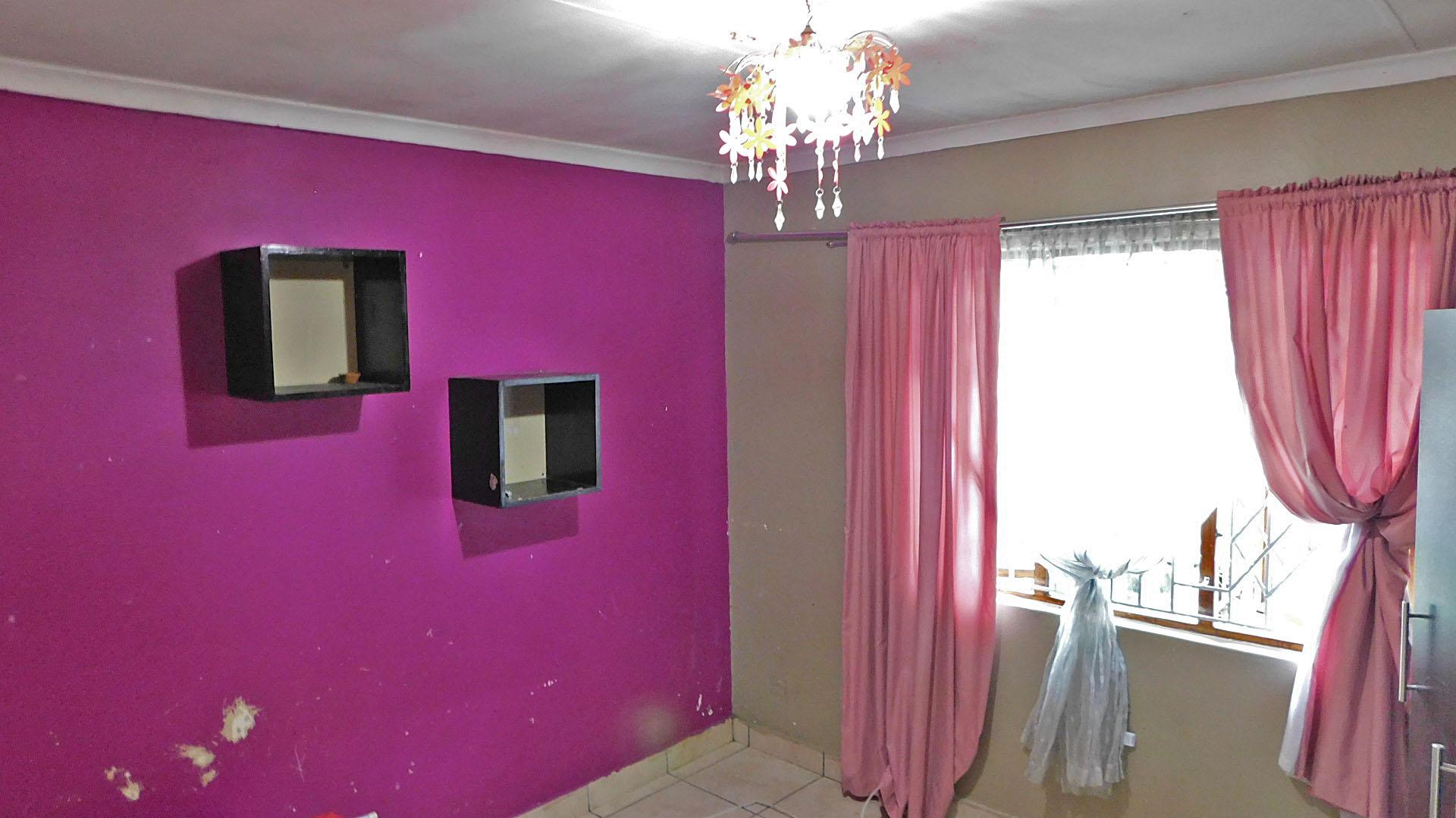 Bed Room 1 - 12 square meters of property in Tongaat