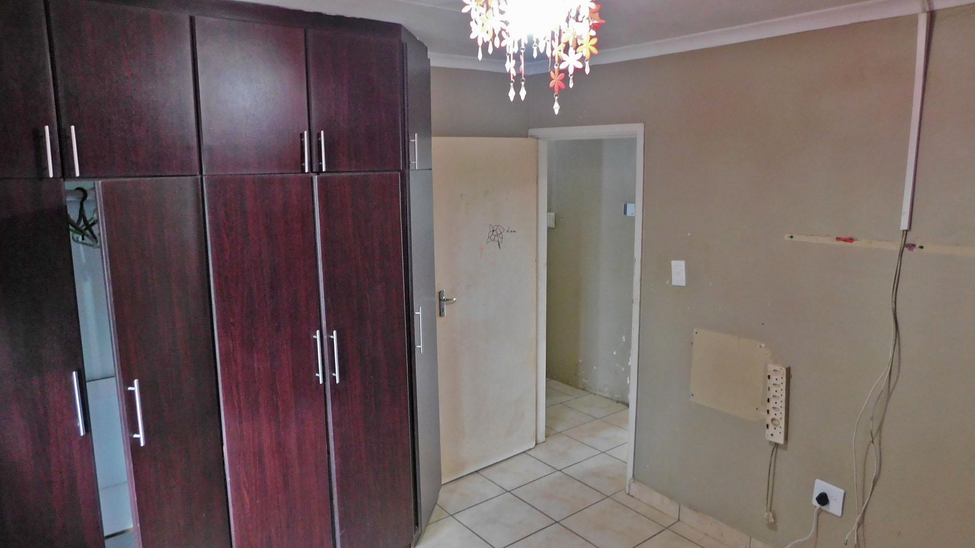 Bed Room 1 - 12 square meters of property in Tongaat