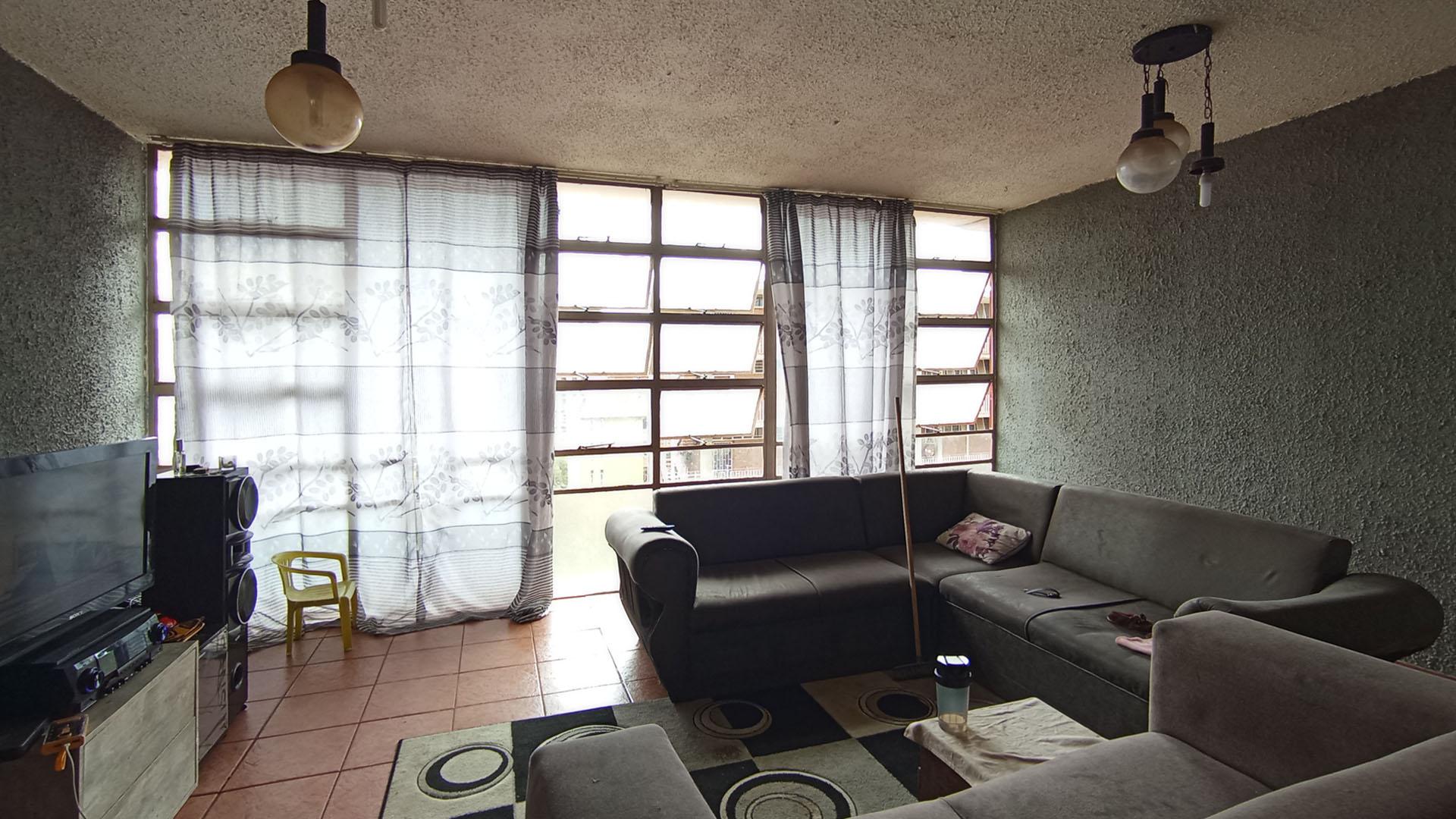 Lounges - 23 square meters of property in Sunnyside