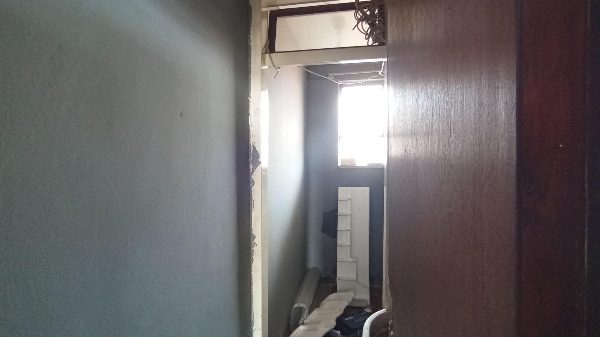 Bathroom 1 - 4 square meters of property in Sunnyside