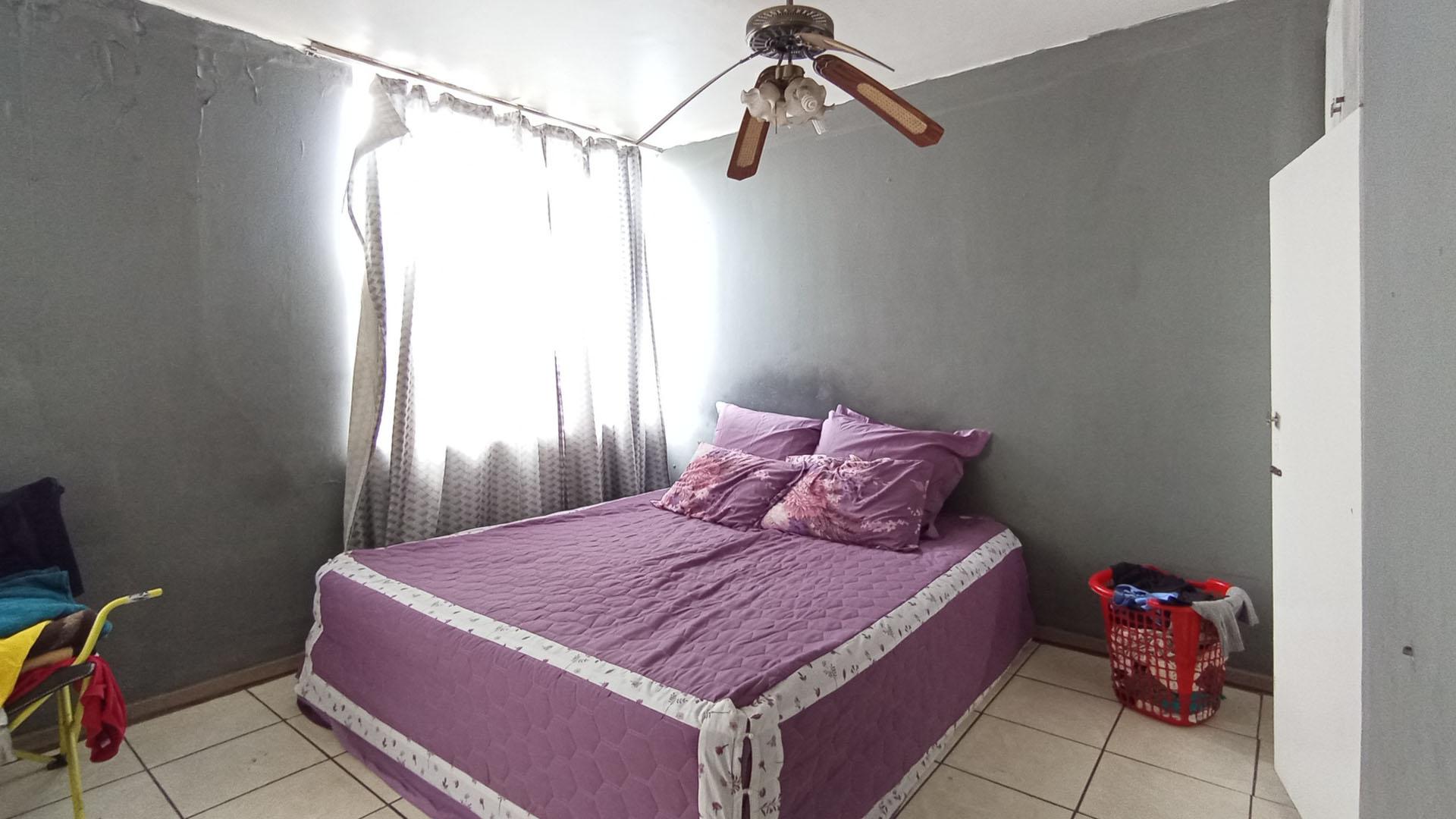 Bed Room 1 - 21 square meters of property in Sunnyside