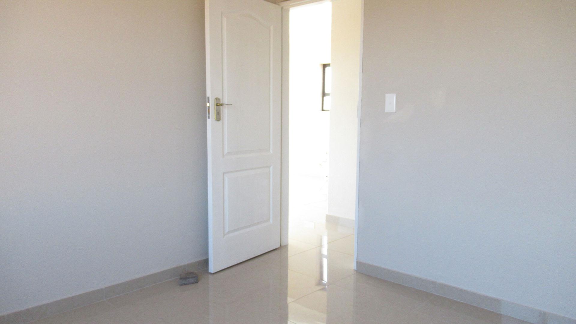 Bed Room 1 - 12 square meters of property in Westonaria