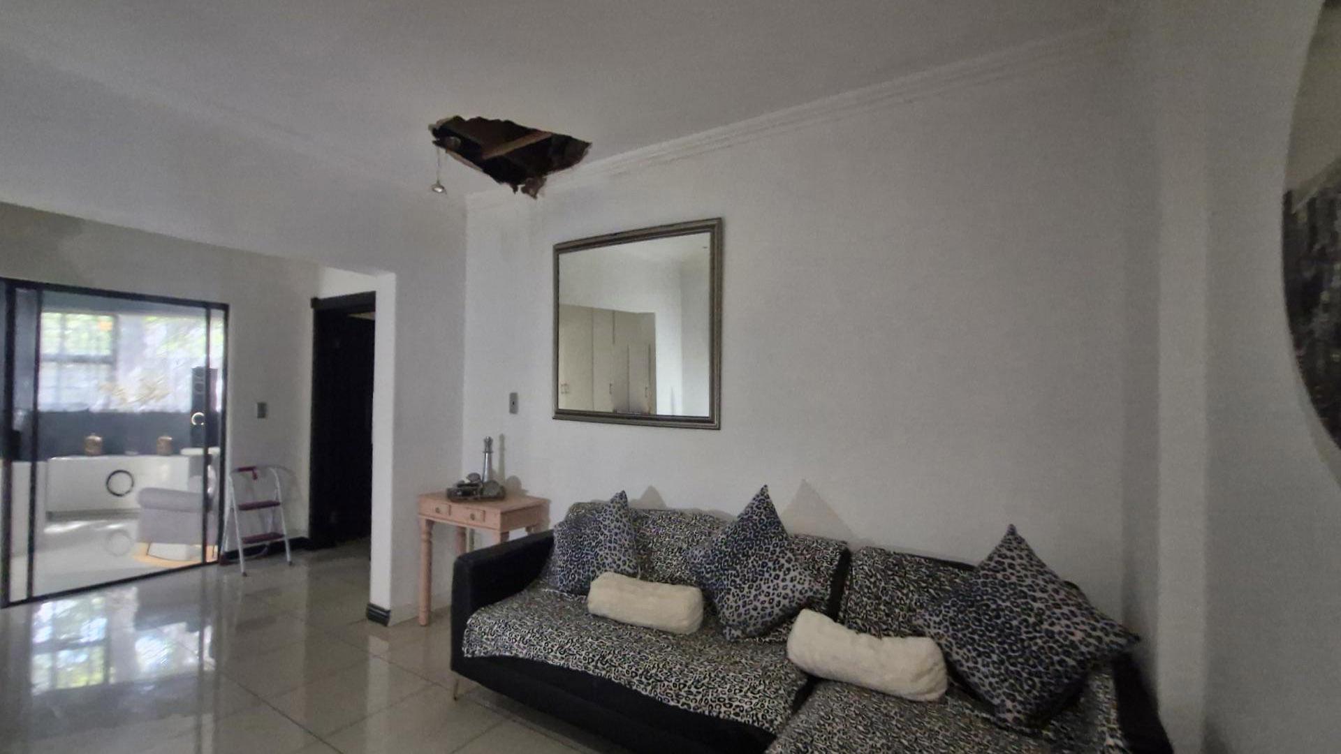 Lounges of property in Gallo Manor