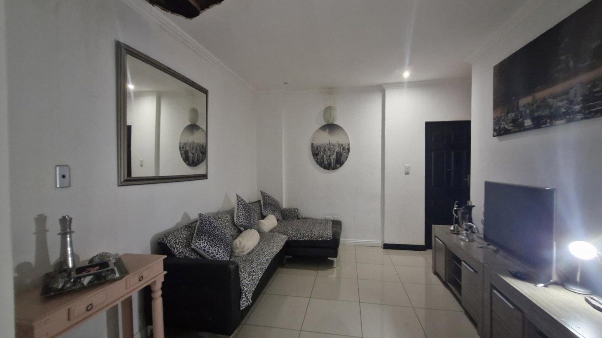 Lounges of property in Gallo Manor