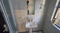 Bathroom 1 of property in Gallo Manor
