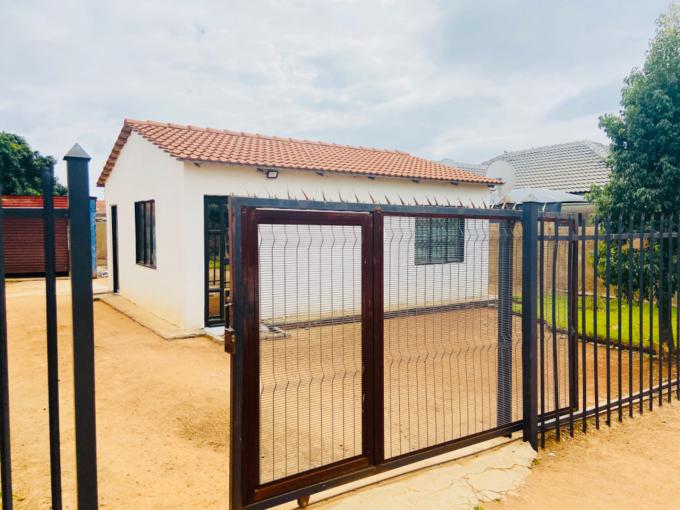 2 Bedroom House for Sale For Sale in Soshanguve - MR584724