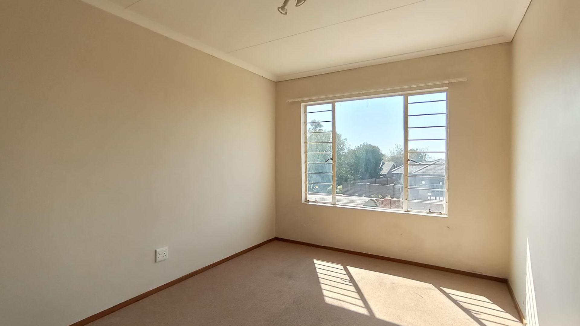 Main Bedroom - 17 square meters of property in Reyno Ridge