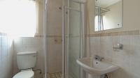 Main Bathroom - 3 square meters of property in Reyno Ridge