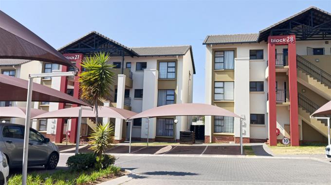 2 Bedroom Sectional Title for Sale For Sale in Noordwyk - Private Sale - MR584764