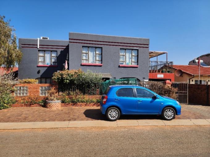 7 Bedroom House for Sale For Sale in Lenasia South - MR584984
