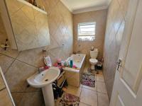 Main Bathroom of property in Beacon Bay