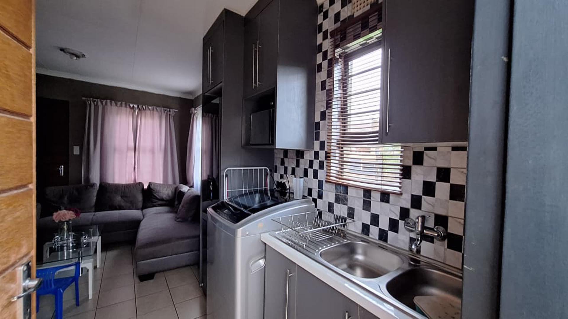 Kitchen - 6 square meters of property in Protea Glen