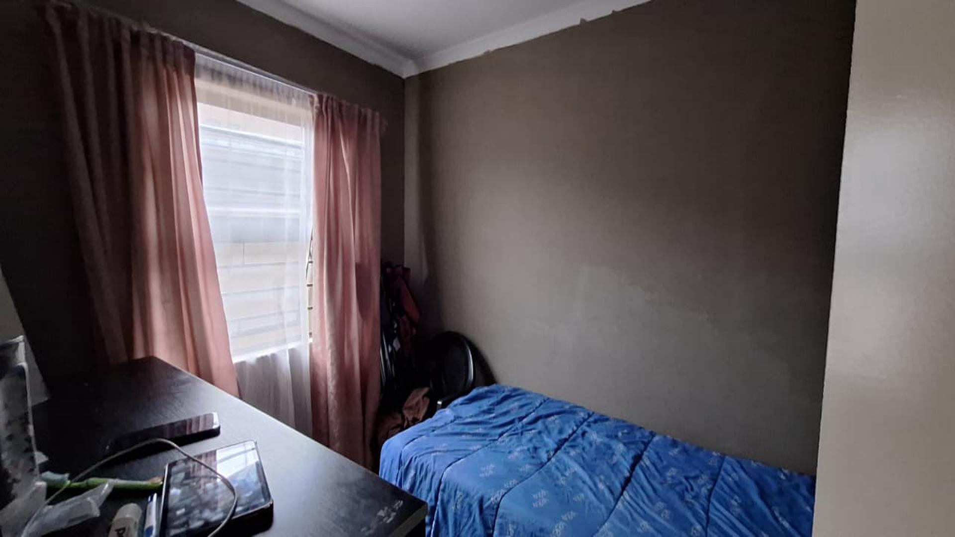 Bed Room 2 - 8 square meters of property in Protea Glen