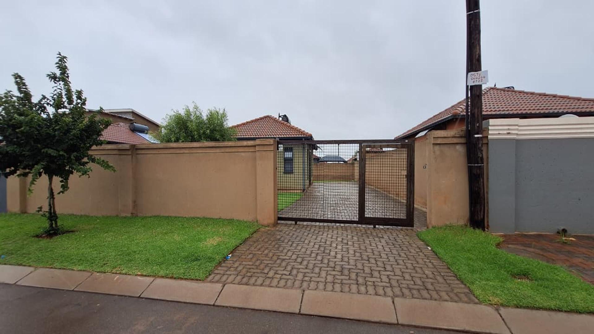 Front View of property in Protea Glen