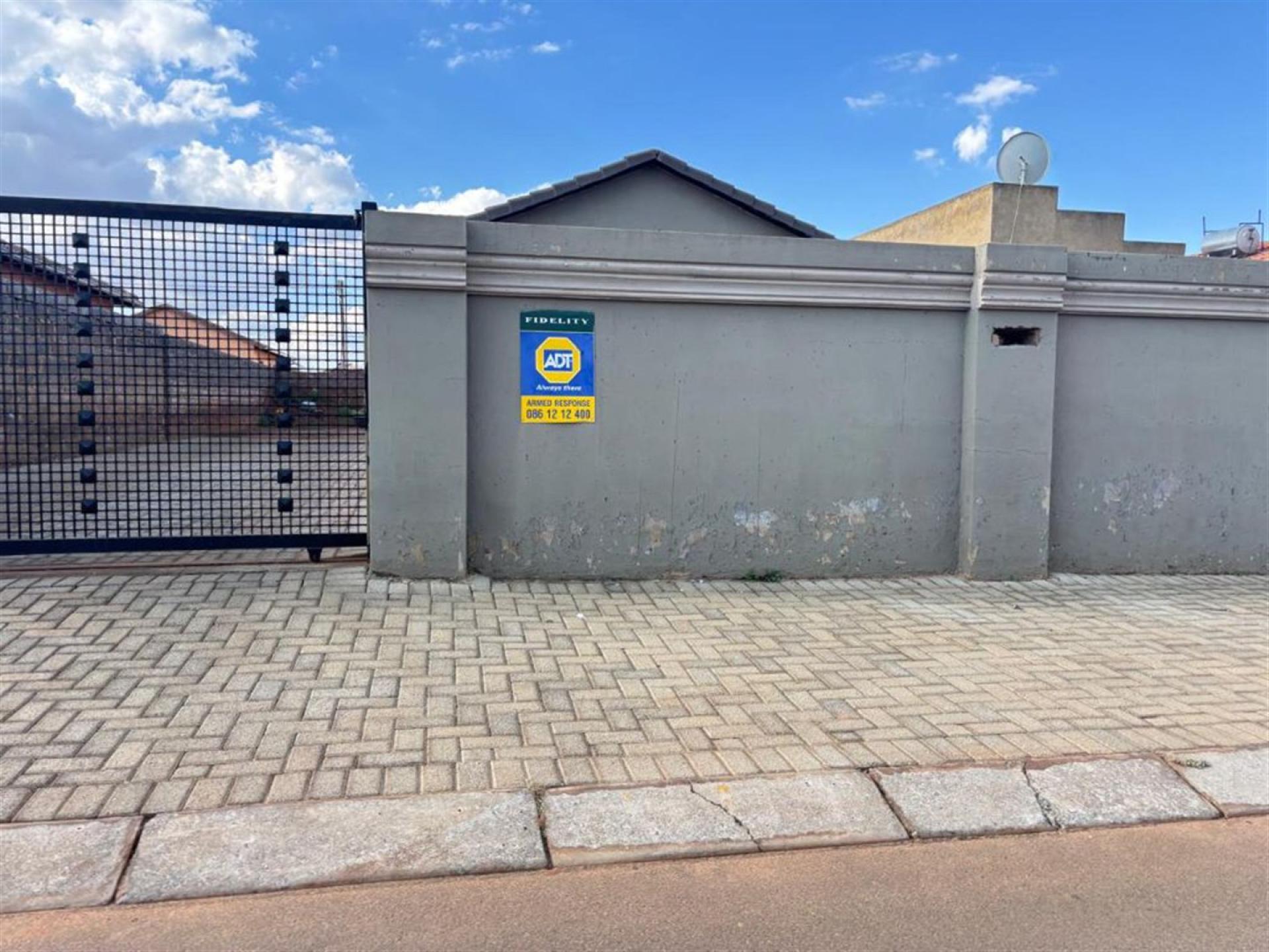 Front View of property in Protea Glen