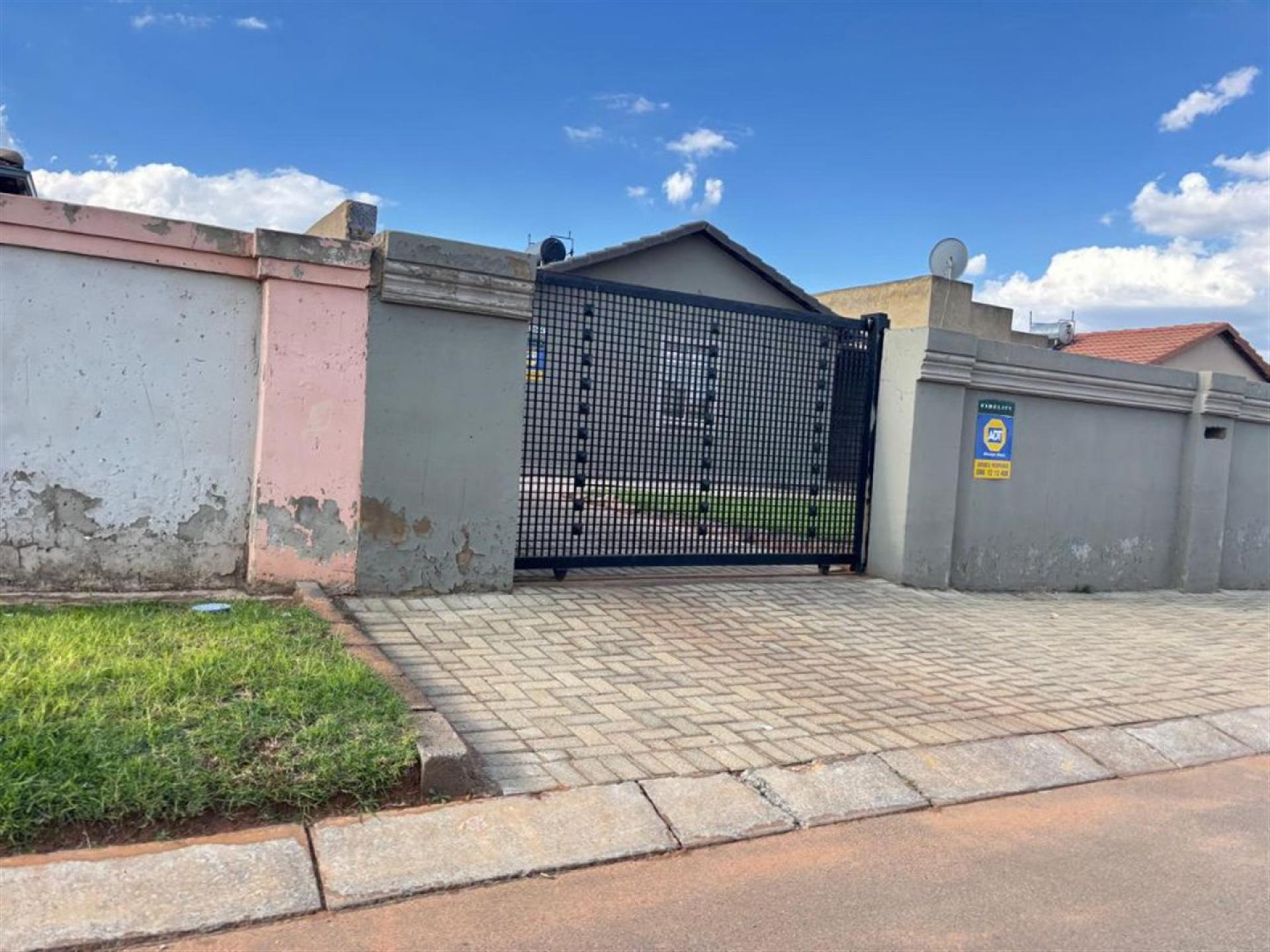 Front View of property in Protea Glen