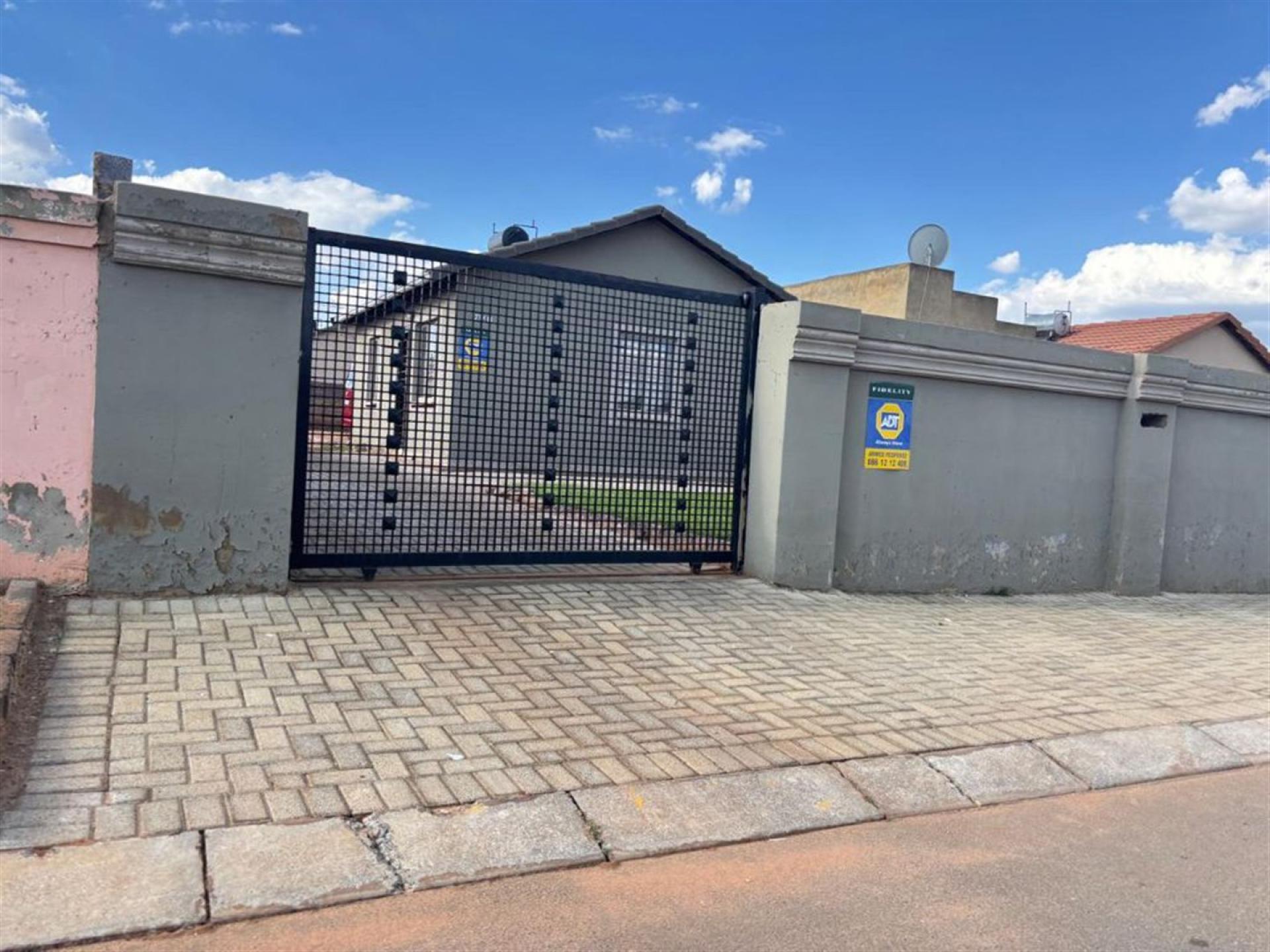 Front View of property in Protea Glen