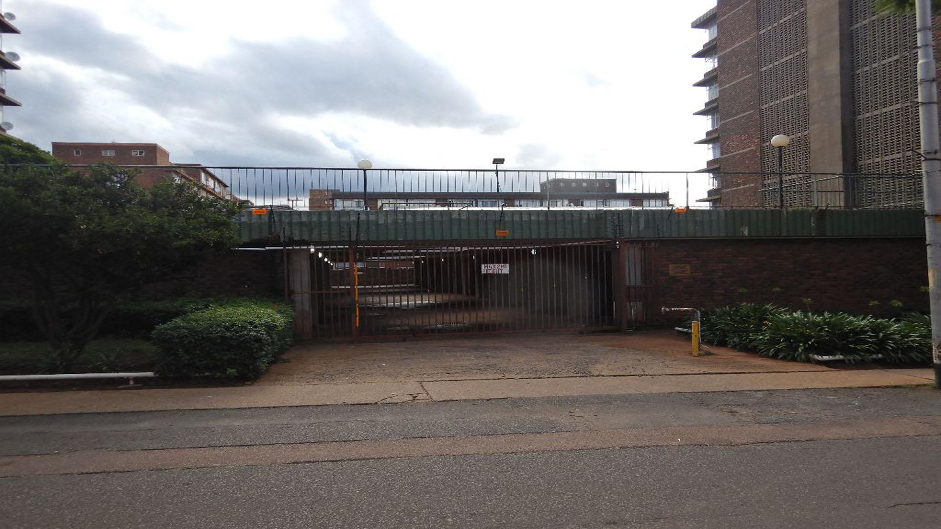Front View of property in Sunnyside