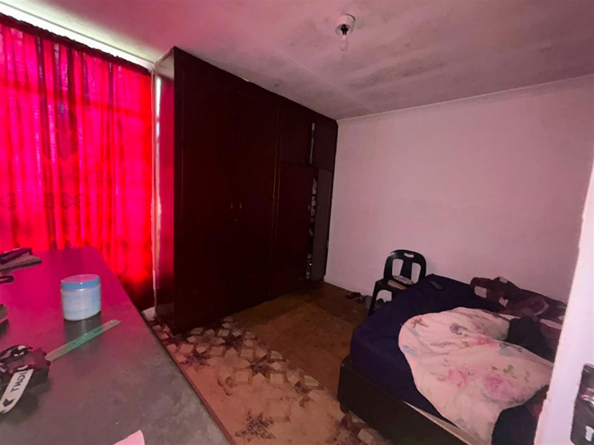 Bed Room 1 of property in Algoa Park