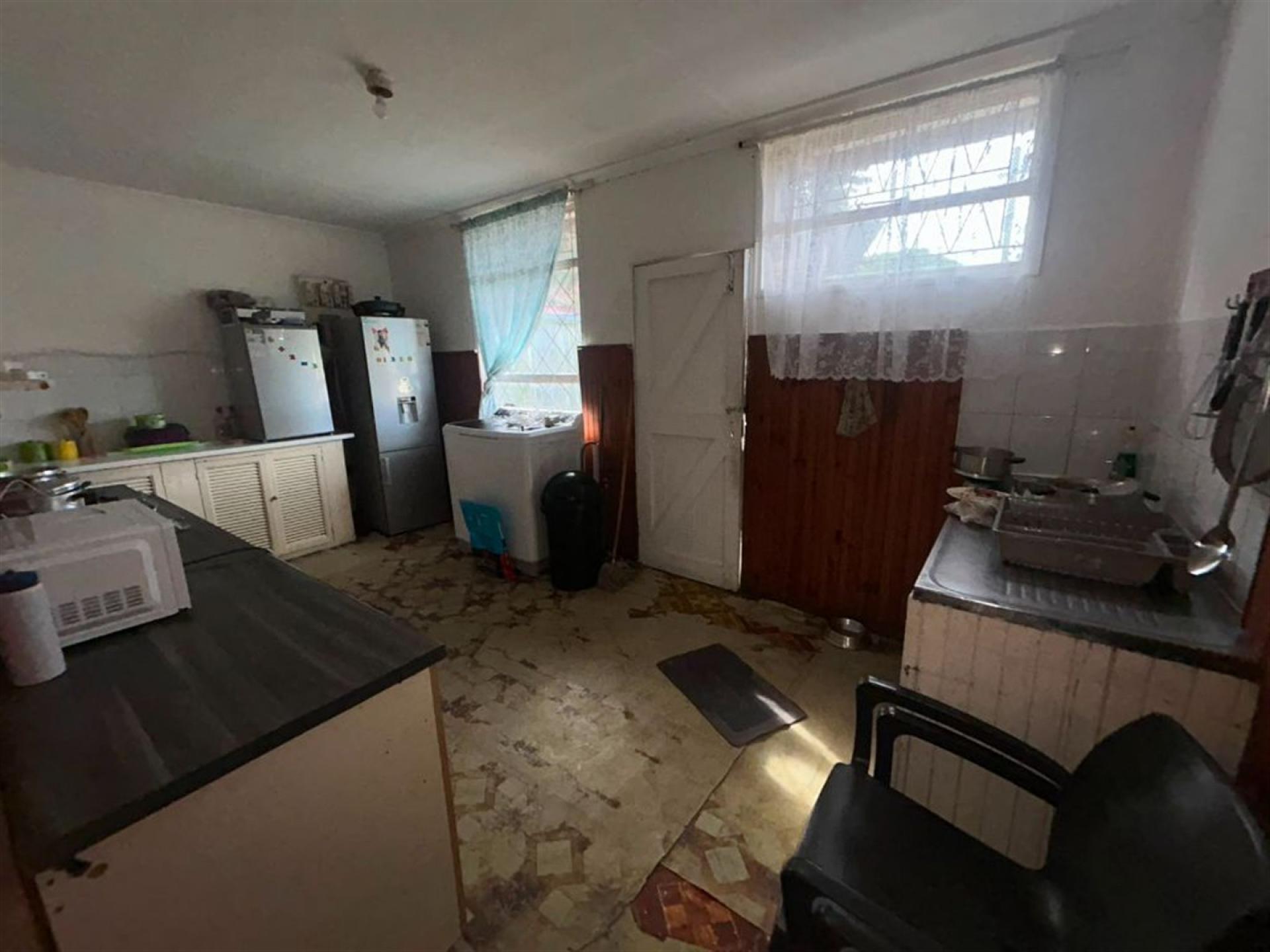 Kitchen of property in Algoa Park