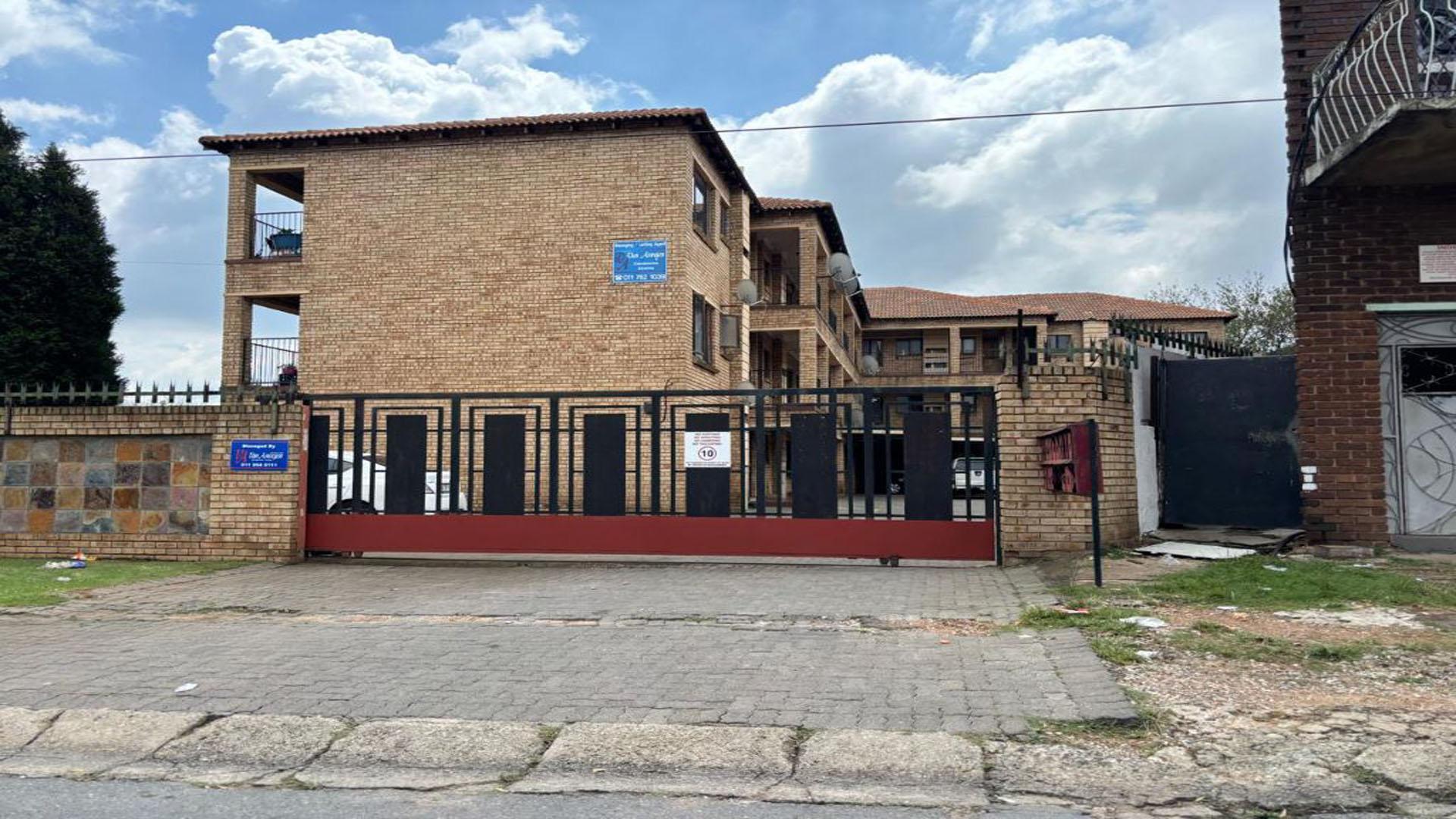 Front View of property in Roodepoort