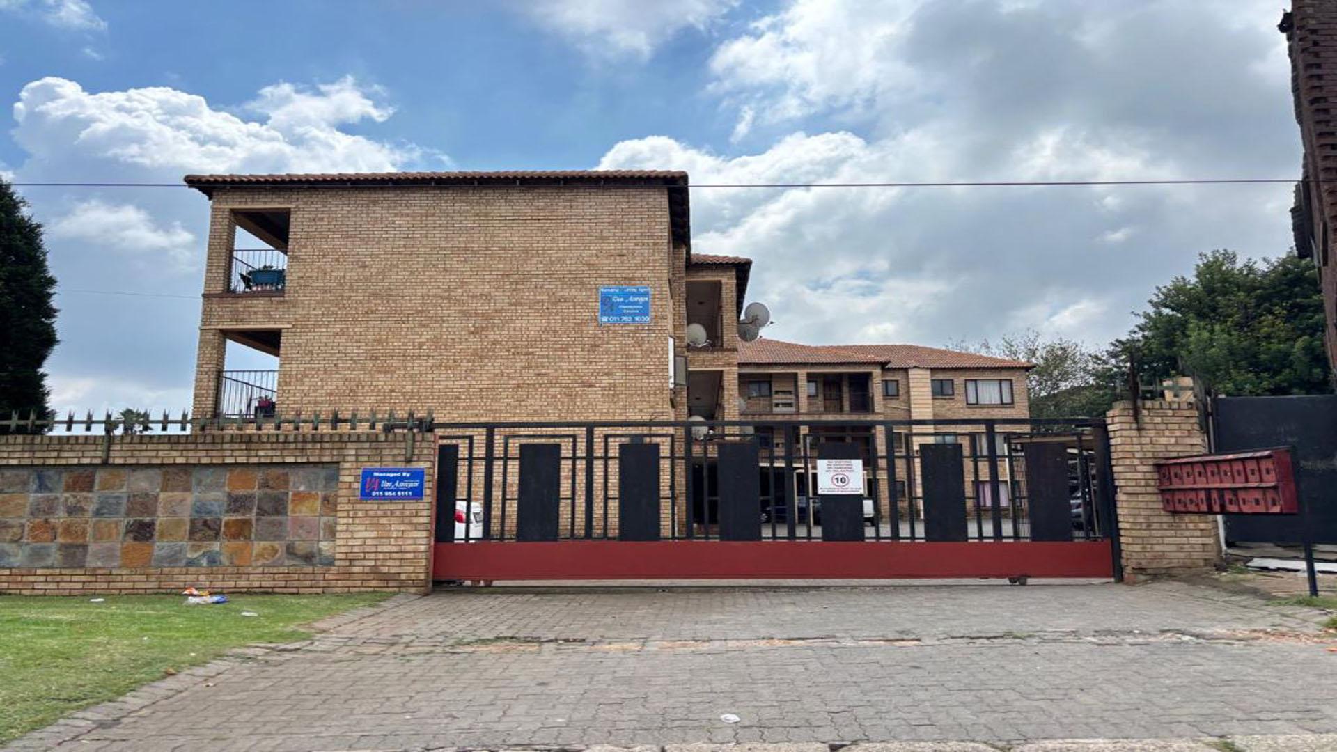 Front View of property in Roodepoort