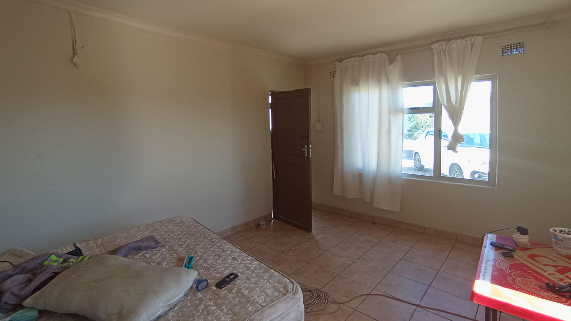 Bed Room 4 - 11 square meters of property in Pinetown 
