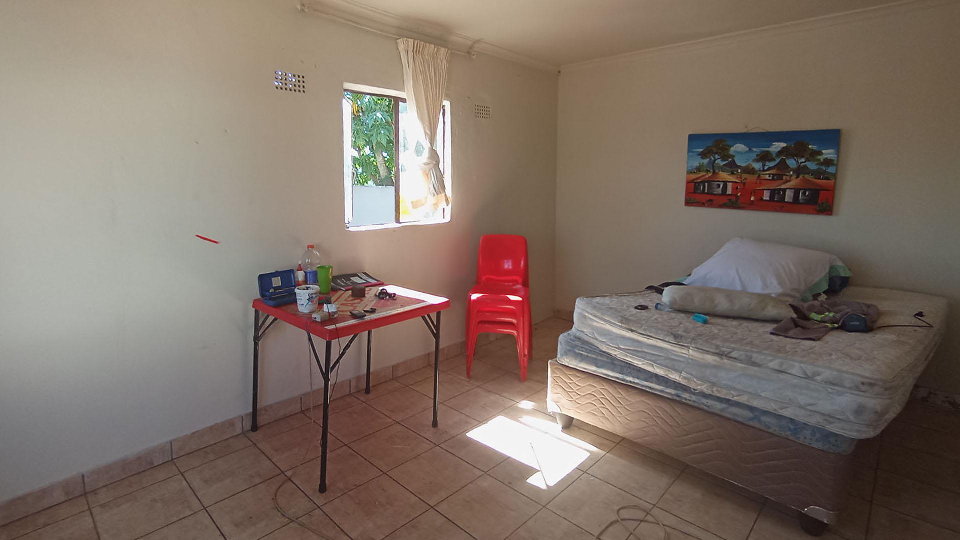 Bed Room 4 - 11 square meters of property in Pinetown 