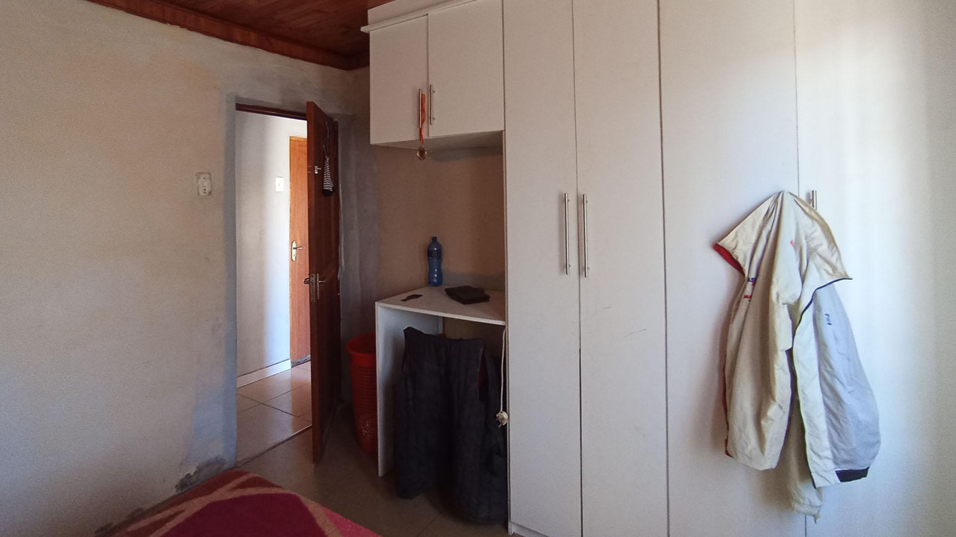 Bed Room 3 - 11 square meters of property in Pinetown 