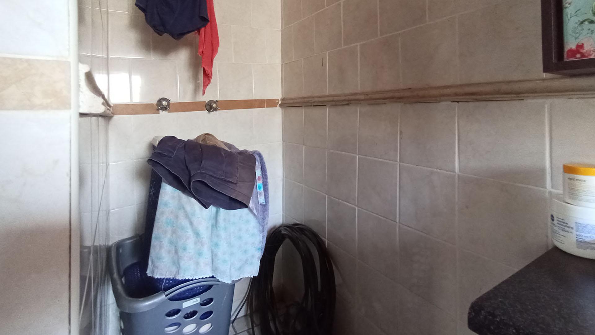 Bathroom 2 - 5 square meters of property in Pinetown 