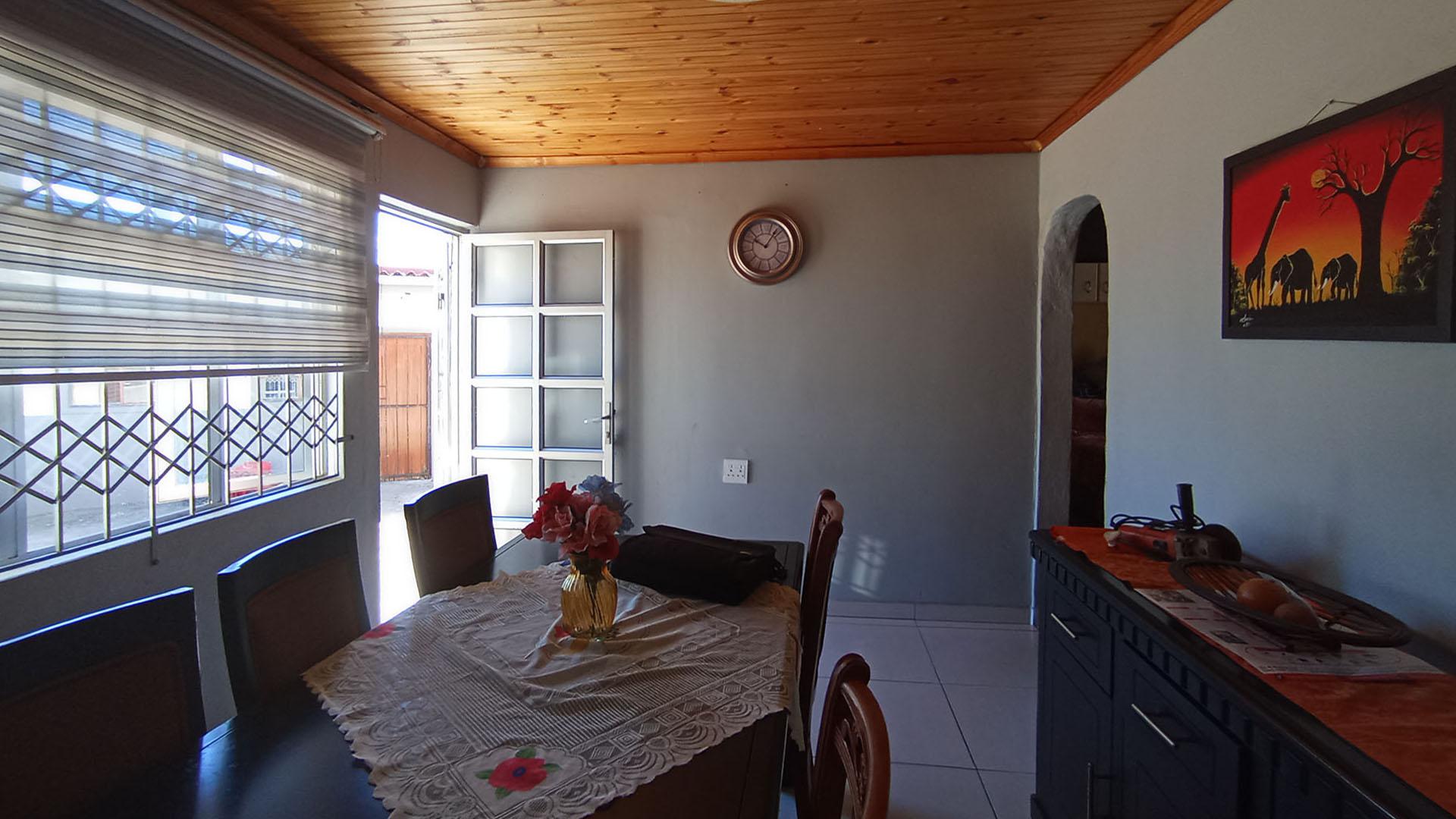 Dining Room - 12 square meters of property in Pinetown 