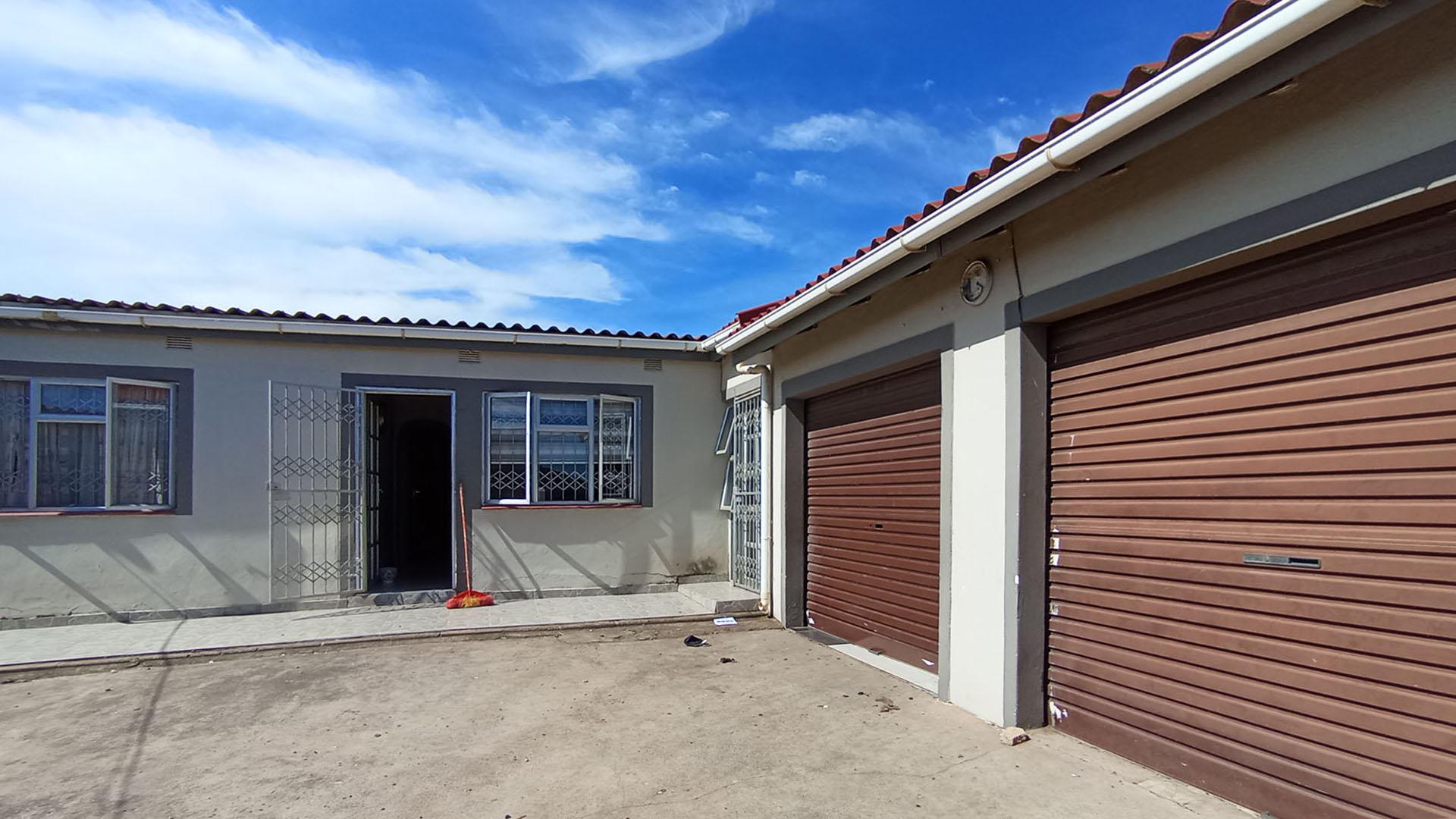 Front View of property in Pinetown 